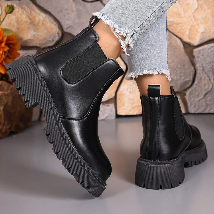 Street Fashion Winter 2025 - 2025 Classic Thick Sole Women's Short